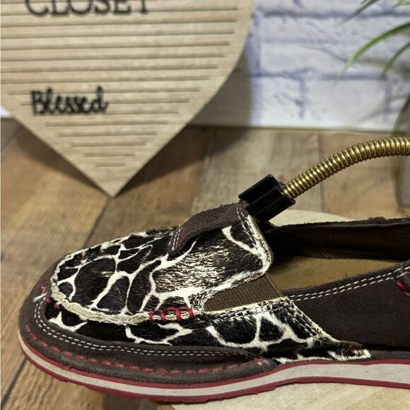 Ariat women's Giraffe print Cruiser slip-on Shoes - Picture 3 of 12